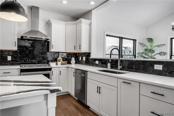 $989,900 | 4 Streamsong Court, Amherst, NY 14051