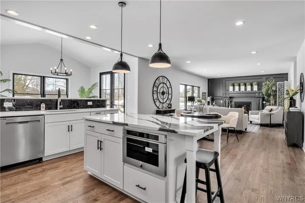 $989,900 | 4 Streamsong Court, Amherst, NY 14051