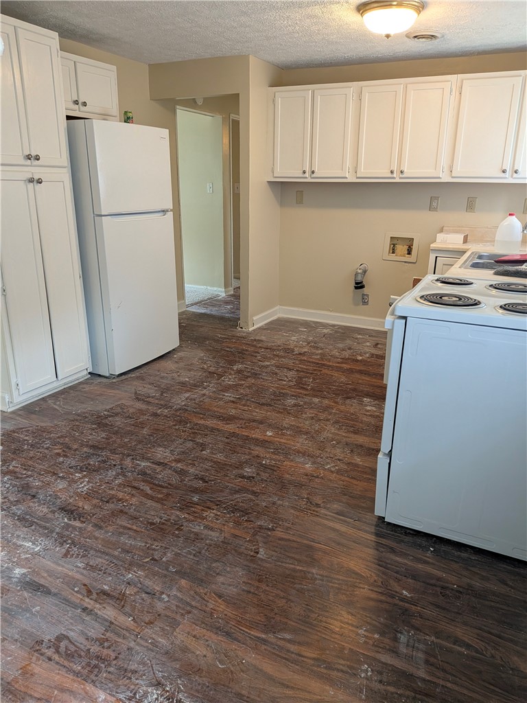 840 Brookfield Road Kettering, OH 45429 - Photo 10 of 13 This kitchen offers functional design, ready for your personal touch.