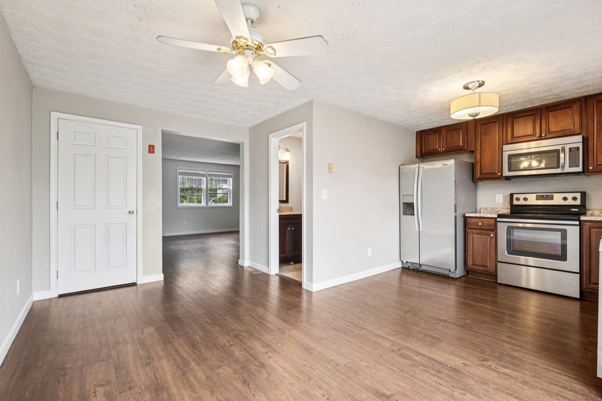 272 Winding Pond Road, Unit 272 Londonderry, NH 03053 - Photo 4 of 25 Gallery Image 4