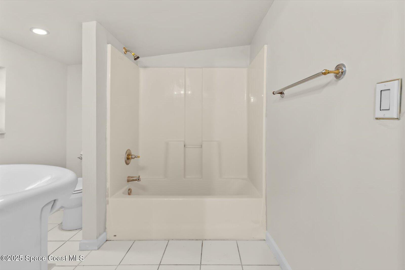 7506 Roberts Road Fort Pierce, FL 34951 - Photo 17 of 33 a bathroom with a bathtub and a toilet
