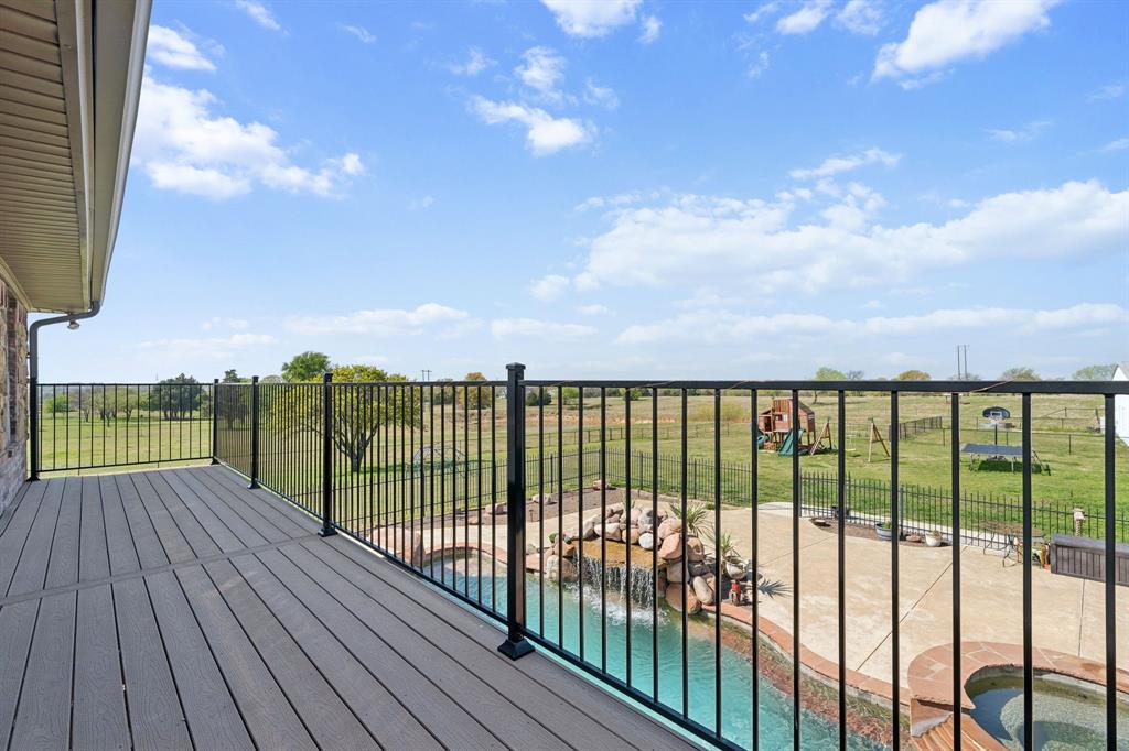 362 County Road 1170 Decatur, TX 76234 - Photo 19 of 32 a view of a balcony