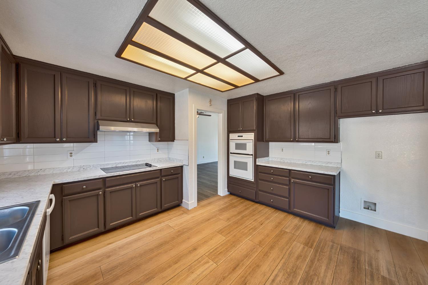 8908 Liscarney Way Sacramento, CA 95828 - Photo 13 of 49