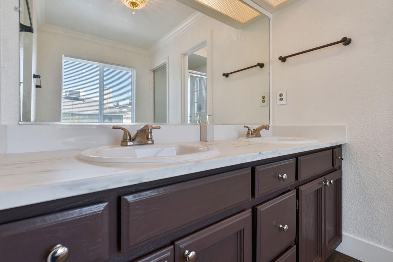 8908 Liscarney Way Sacramento, CA 95828 - Photo 23 of 49