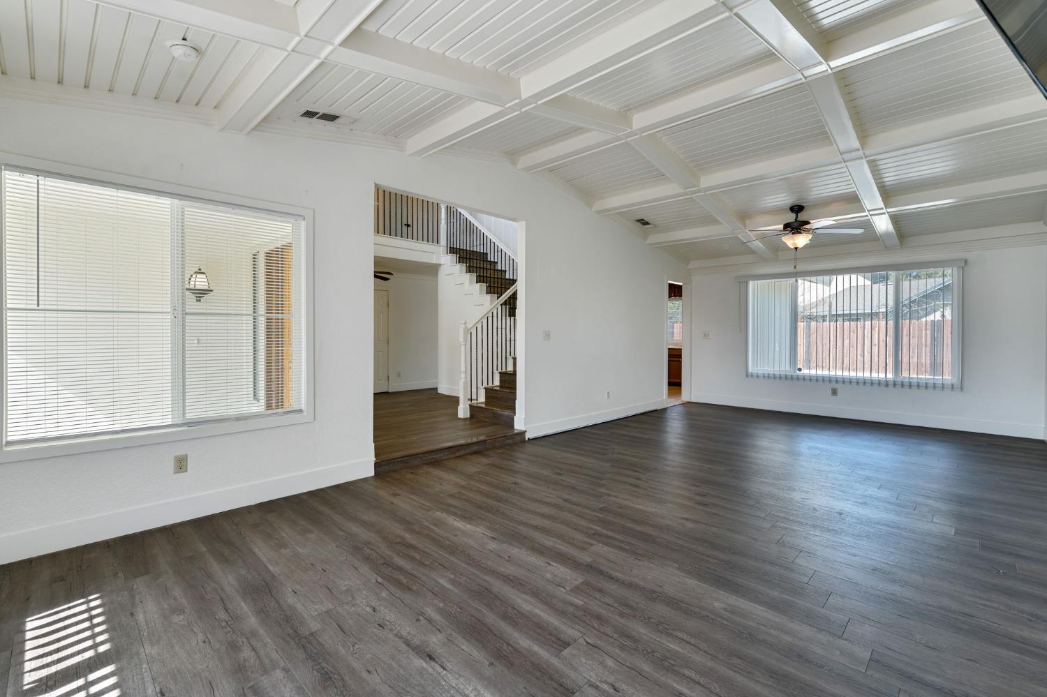 8908 Liscarney Way Sacramento, CA 95828 - Photo 5 of 49