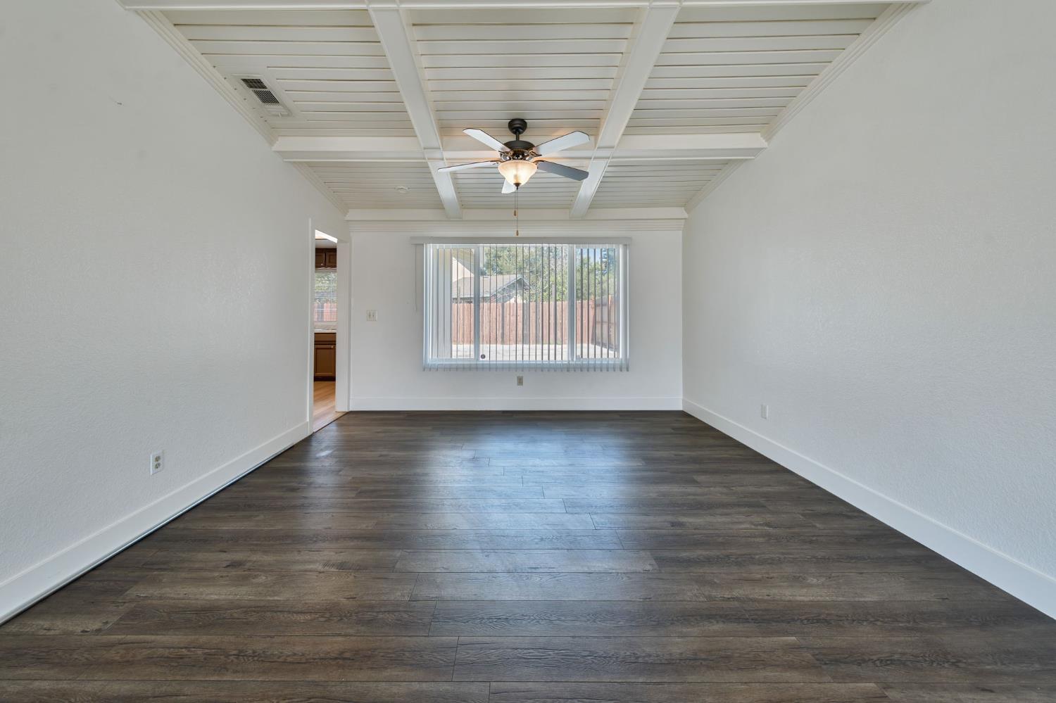 8908 Liscarney Way Sacramento, CA 95828 - Photo 8 of 49