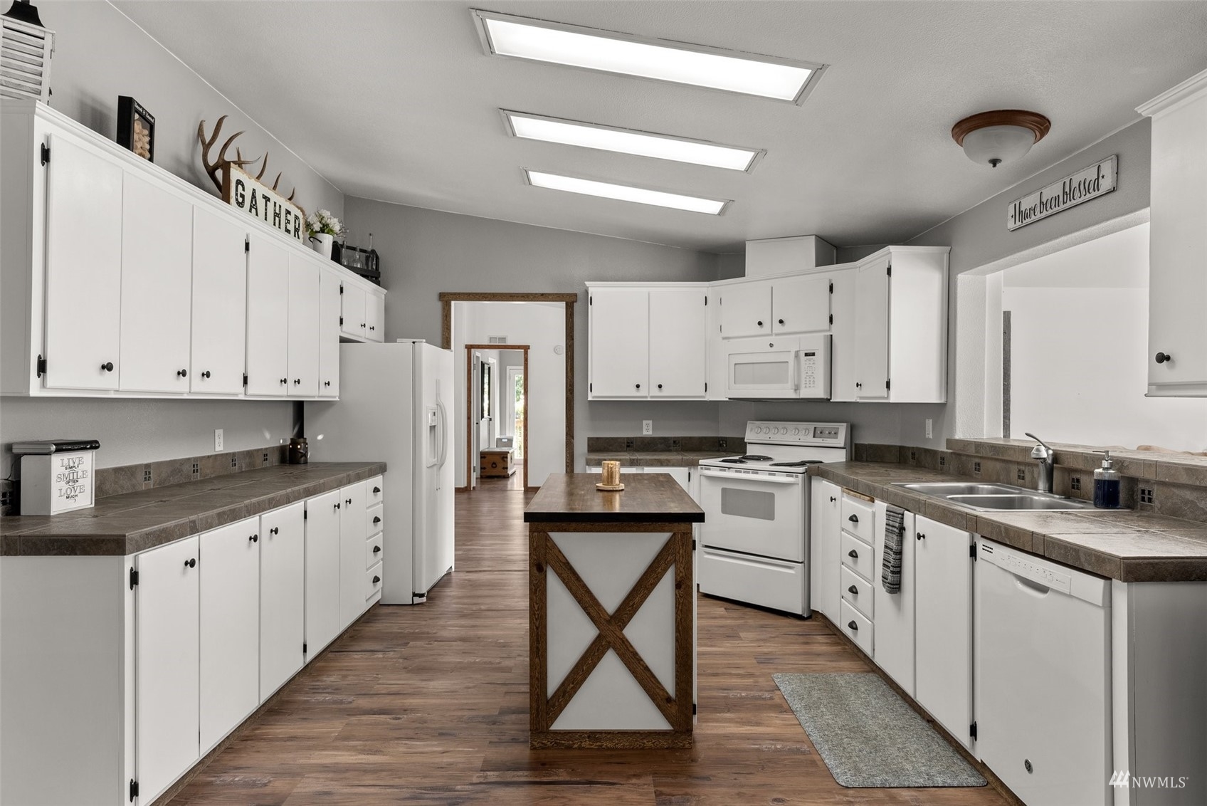 182 Holgate Lane Chehalis, WA 98532 - Photo 12 of 38 a kitchen with stainless steel appliances granite countertop a sink stove and cabinets