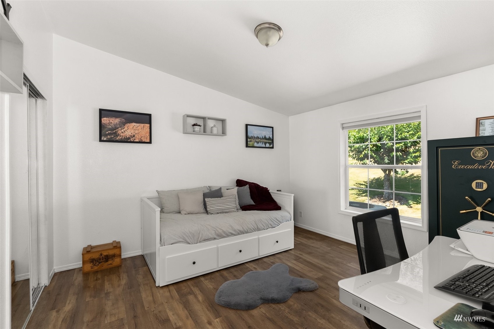 182 Holgate Lane Chehalis, WA 98532 - Photo 20 of 38 a living room with furniture and a window