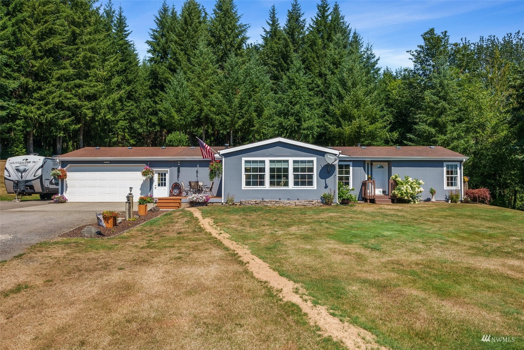 182 Holgate Lane Chehalis, WA 98532 - Photo 2 of 38 a front view of a house with a garden