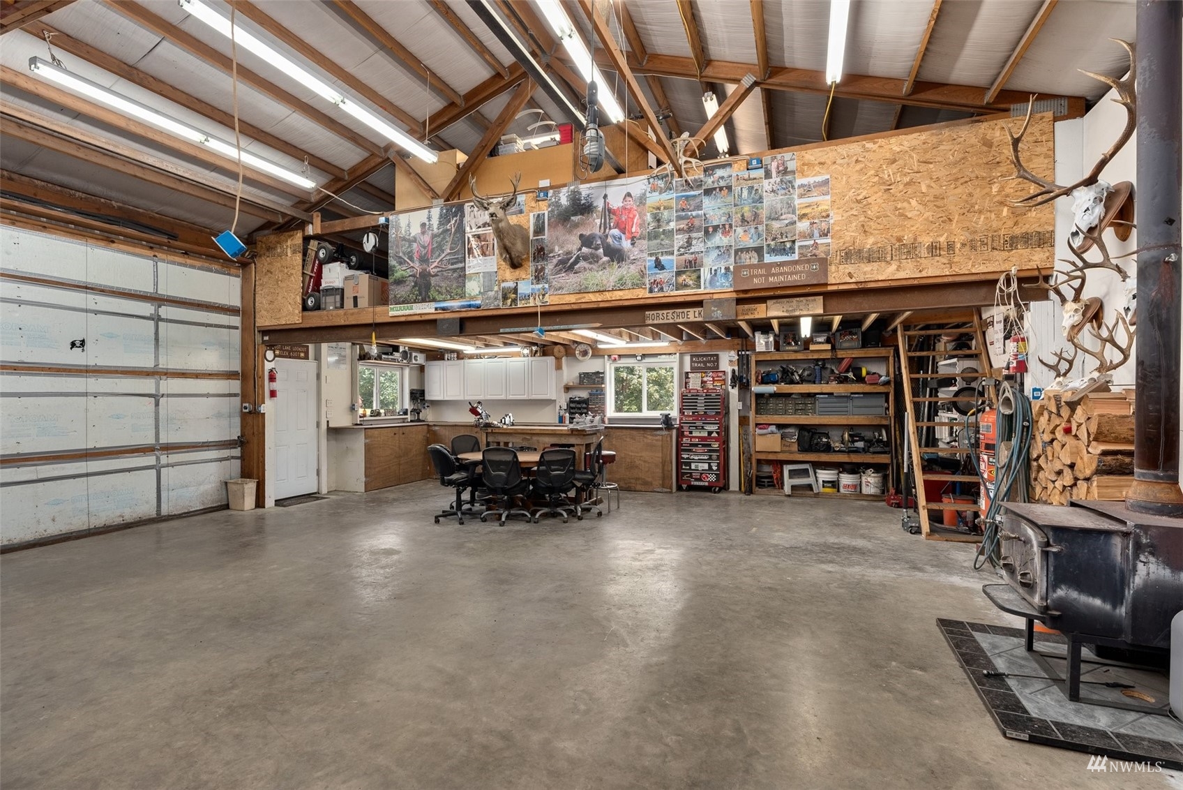 182 Holgate Lane Chehalis, WA 98532 - Photo 31 of 38 a view of livingroom with furniture
