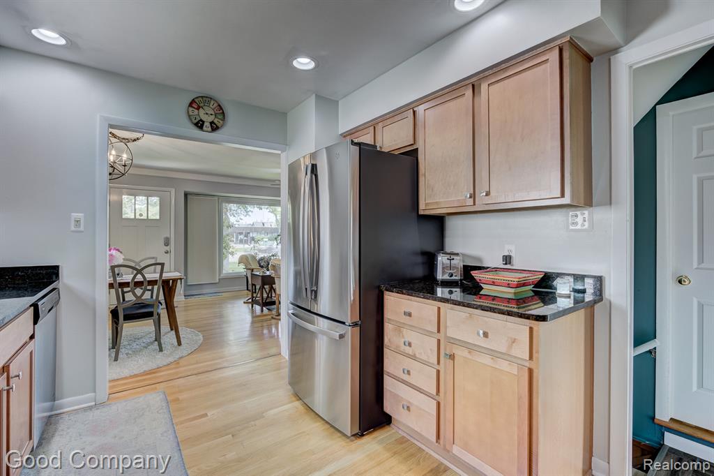 4217 Crooks Road Royal Oak, MI 48073 - Photo 15 of 50