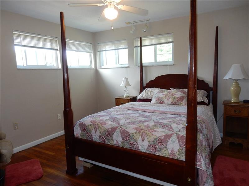 1028 Francis Road Pittsburgh, PA 15234 - Photo 11 of 22 Gallery Image 11