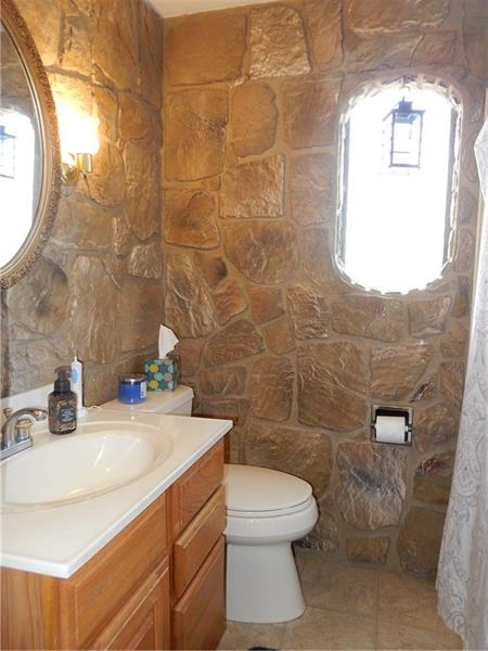 1028 Francis Road Pittsburgh, PA 15234 - Photo 14 of 22 Gallery Image 14