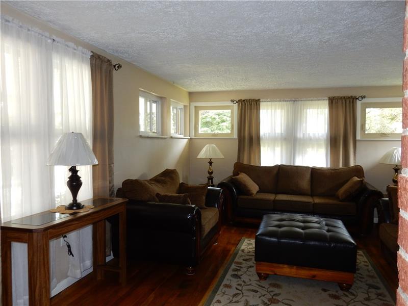1028 Francis Road Pittsburgh, PA 15234 - Photo 4 of 22 Gallery Image 4