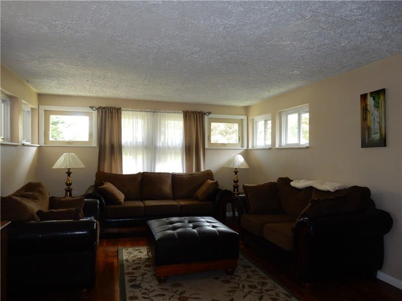 1028 Francis Road Pittsburgh, PA 15234 - Photo 6 of 22 Gallery Image 6