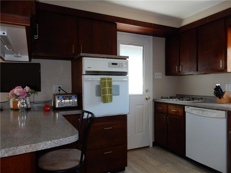 1028 Francis Road Pittsburgh, PA 15234 - Photo 10 of 22 Gallery Image 10