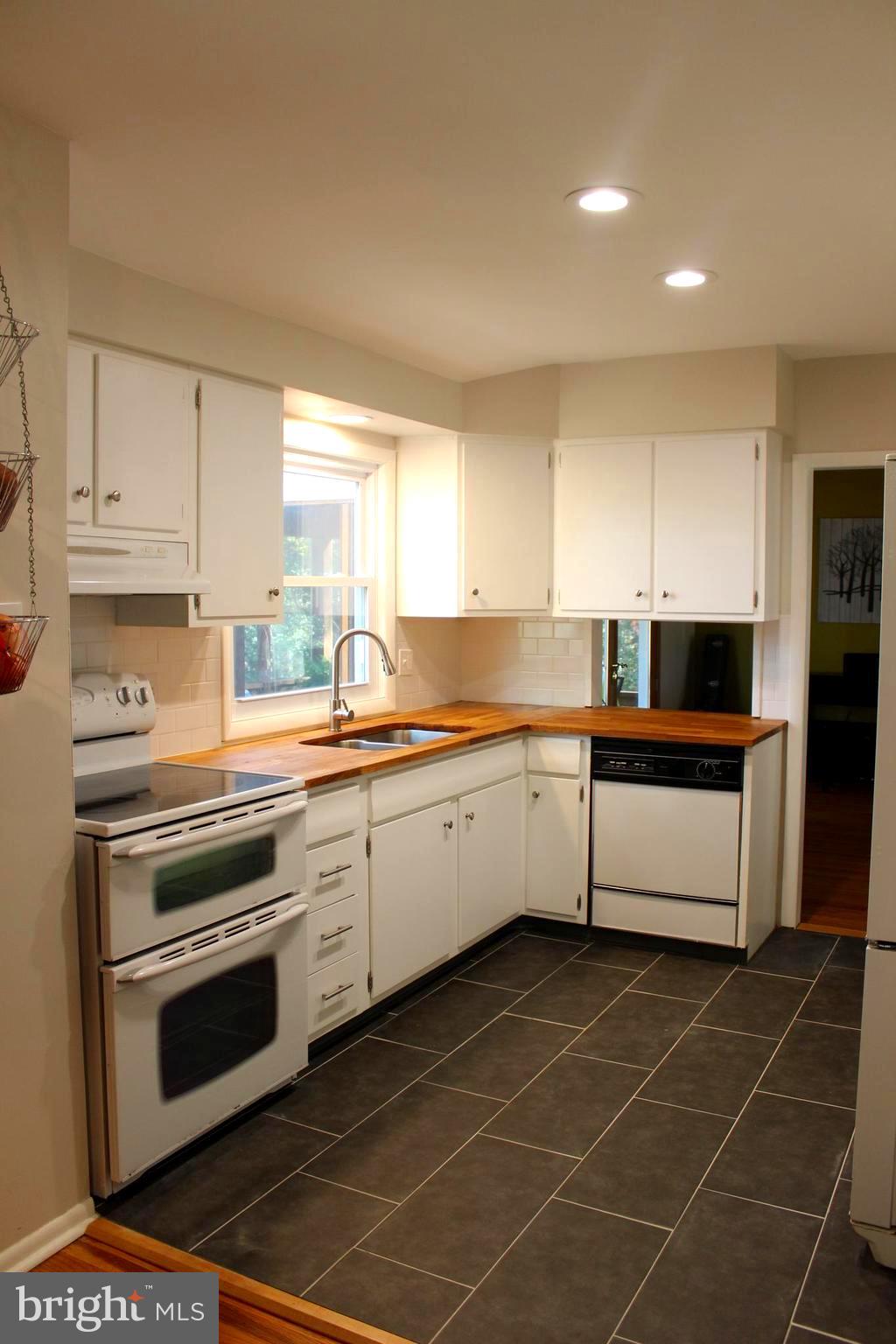 259 Ark Road Mount Laurel, NJ 08054 - Photo 9 of 28