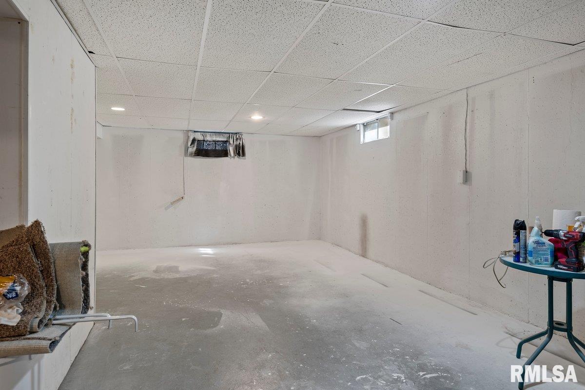 2219 East Enterprise Street Springfield, IL 62702 - Photo 17 of 18 Gallery Image 17