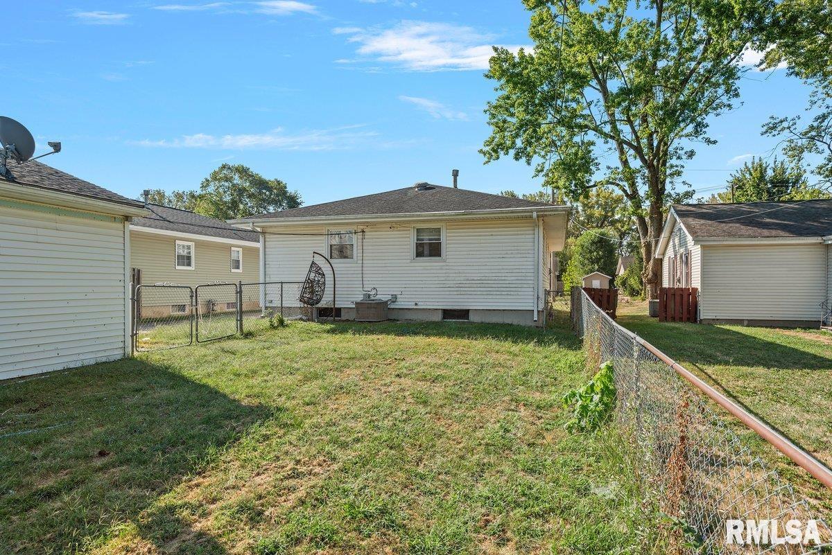 2219 East Enterprise Street Springfield, IL 62702 - Photo 3 of 18 Gallery Image 3