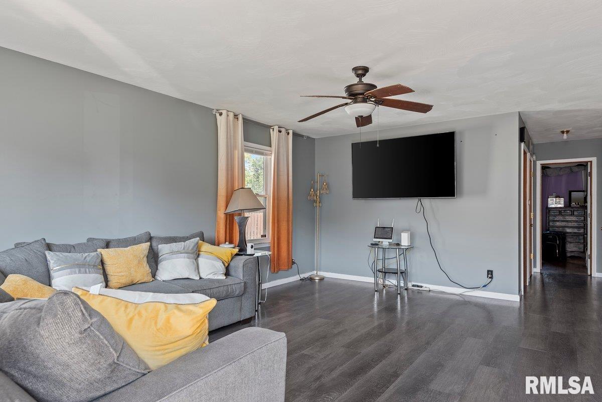 2219 East Enterprise Street Springfield, IL 62702 - Photo 4 of 18 Gallery Image 4