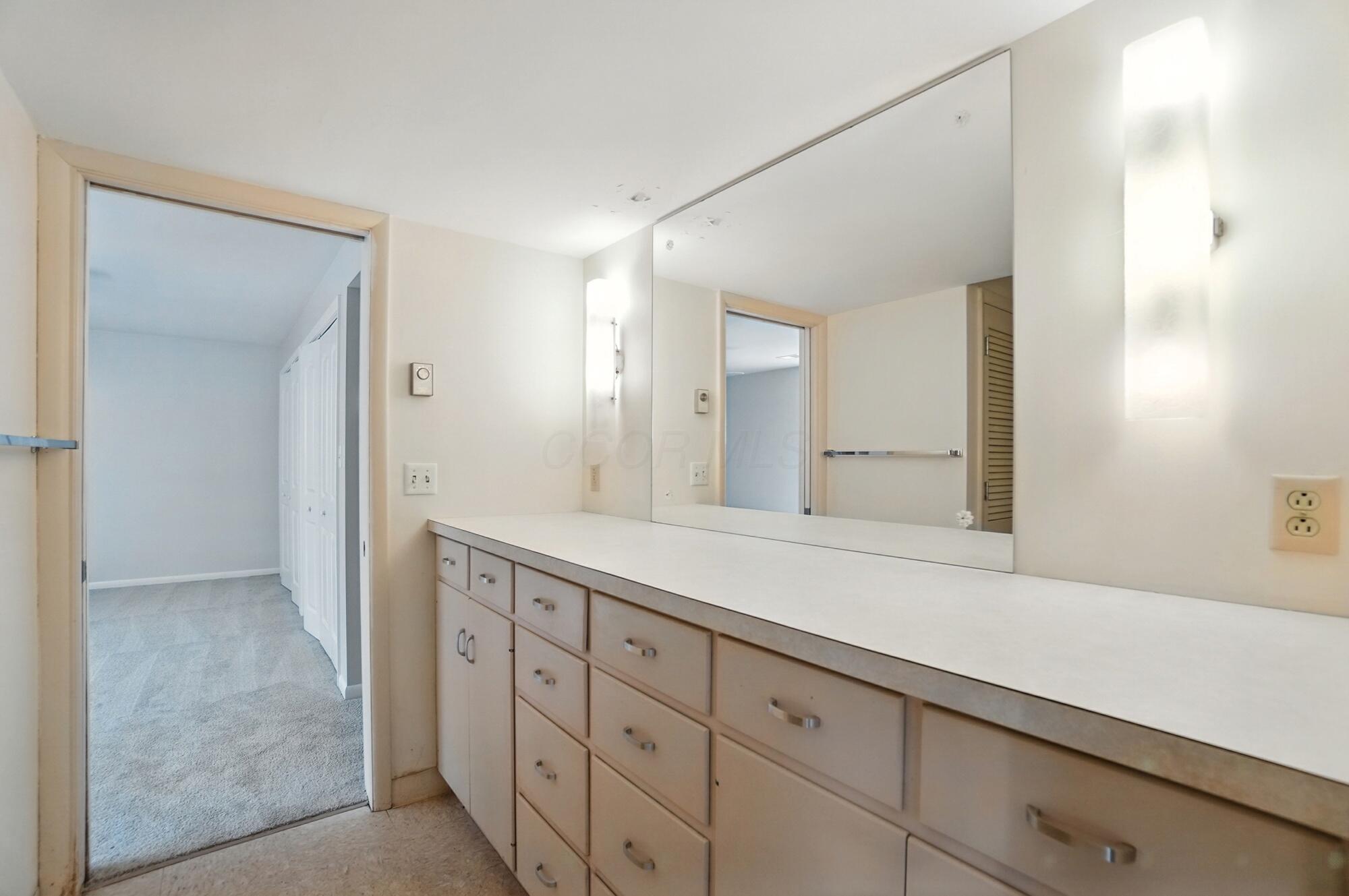 3885 Woodbridge Road Columbus, OH 43220 - Photo 95 of 158 091