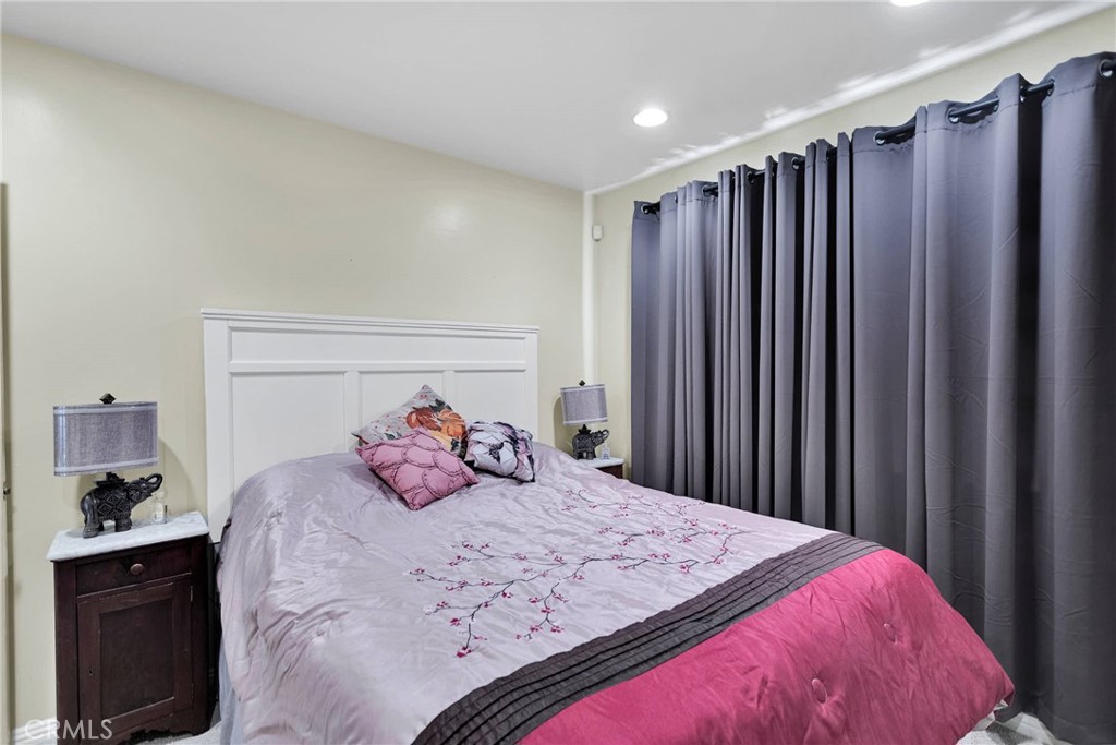 32758 Spinel Road Lucerne Valley, CA 92356 - Photo 22 of 40 a bedroom with a bed and a closet