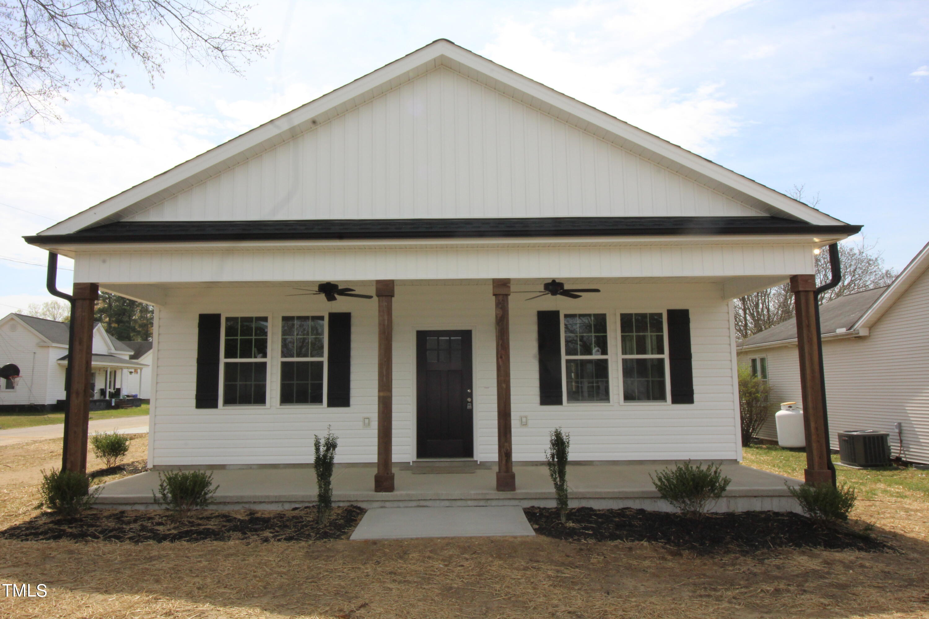 172 East Jackson Street Coats, NC 27521 - Photo 2 of 22 IMG_6290