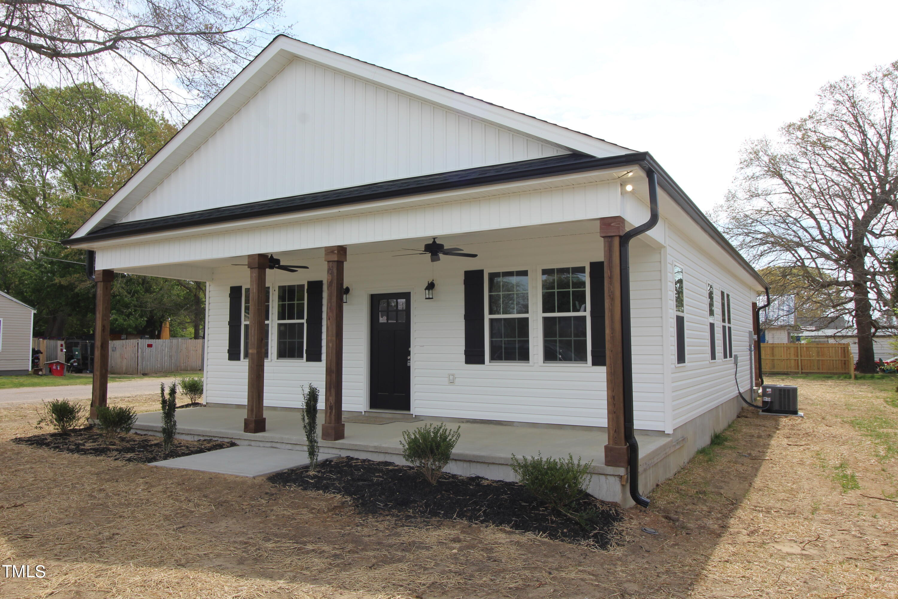 172 East Jackson Street Coats, NC 27521 - Photo 3 of 22 IMG_6291