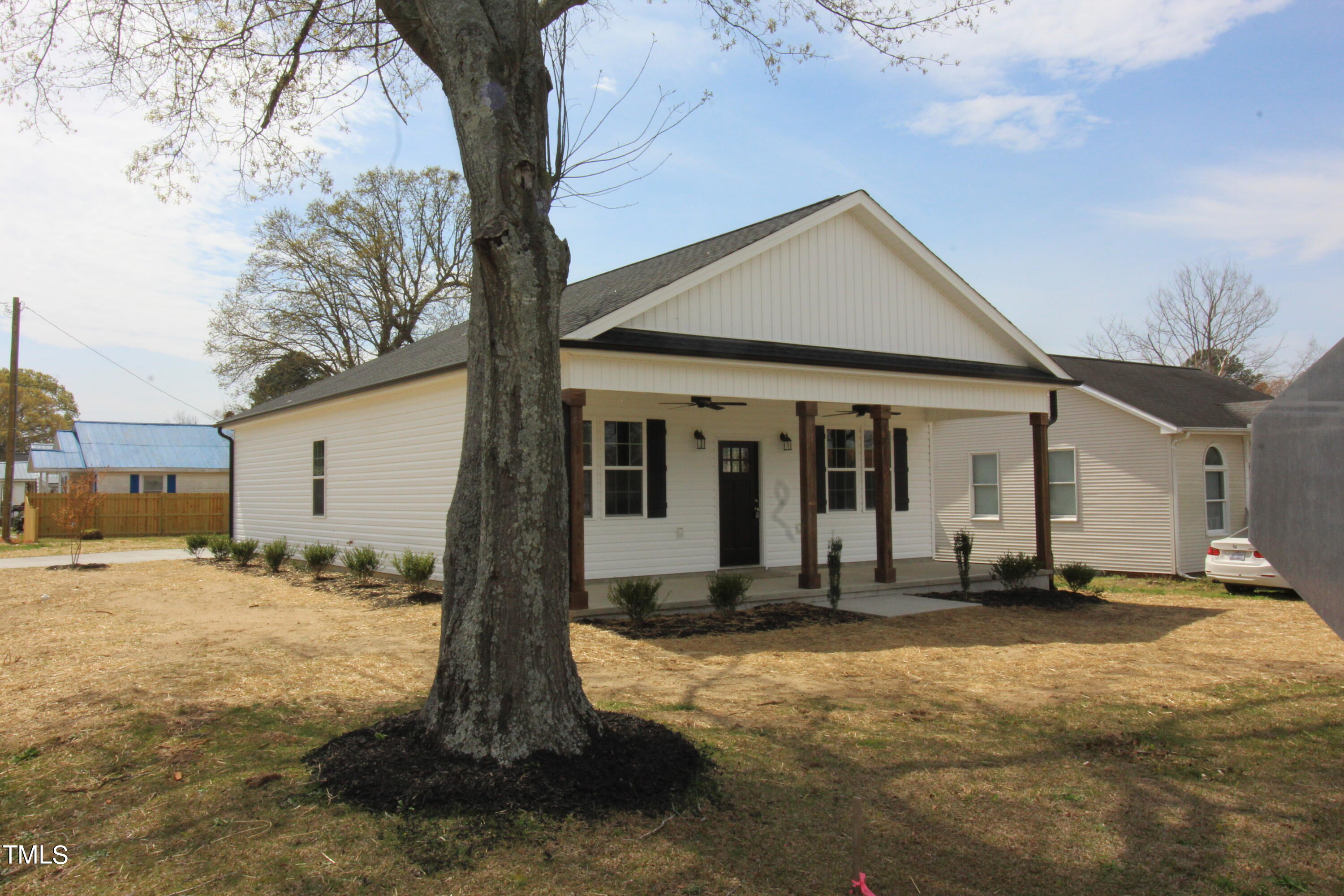172 East Jackson Street Coats, NC 27521 - Photo 4 of 22 IMG_6292
