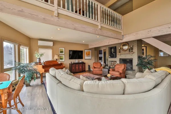 a view of residential houses with city street