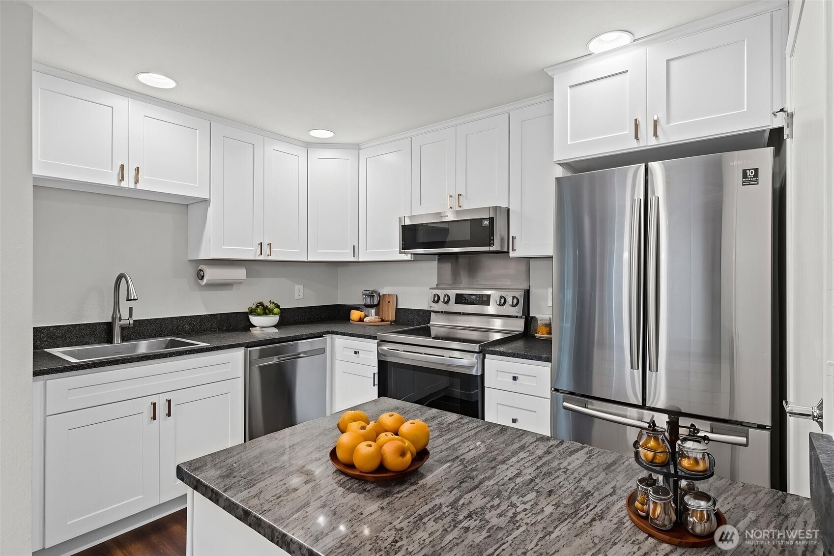 2321 Southeast 8th Drive Renton, WA 98057 - Photo 7 of 31