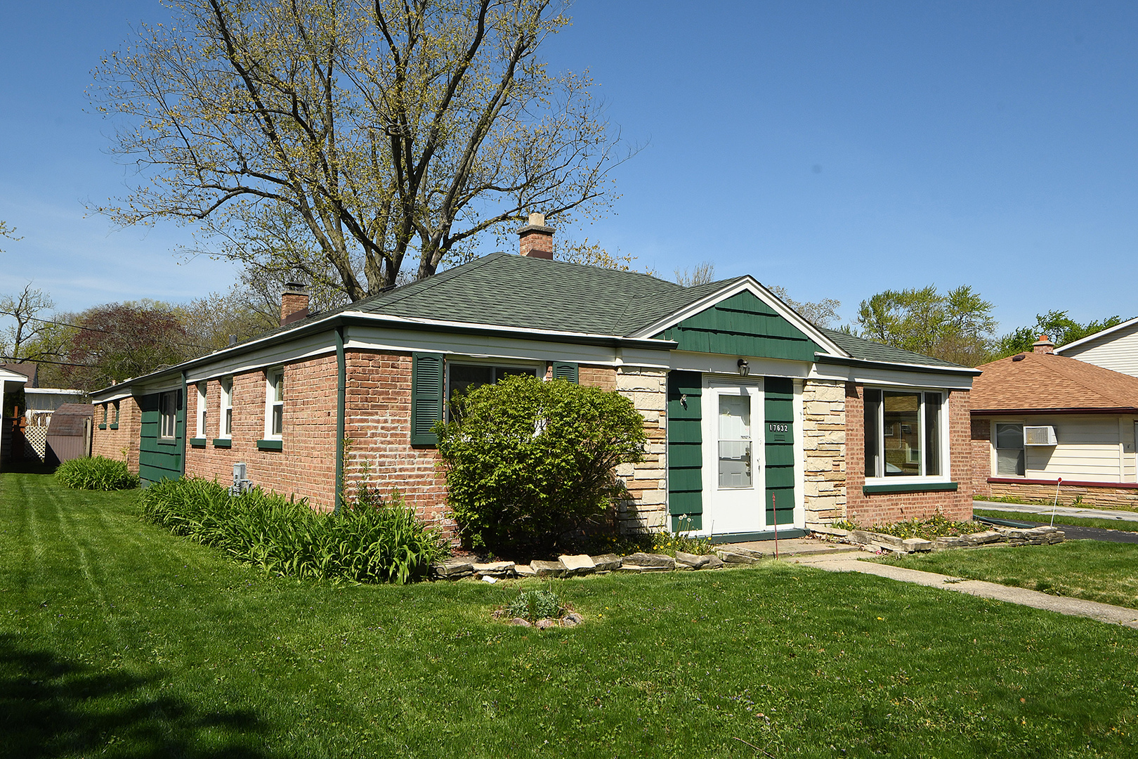 17632 Howe Avenue Homewood, IL 60430 - Photo 3 of 22 Gallery Image 3