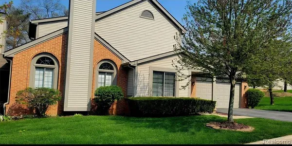 $389,000 | 1004 Elmwood Drive, Brighton, MI 48116