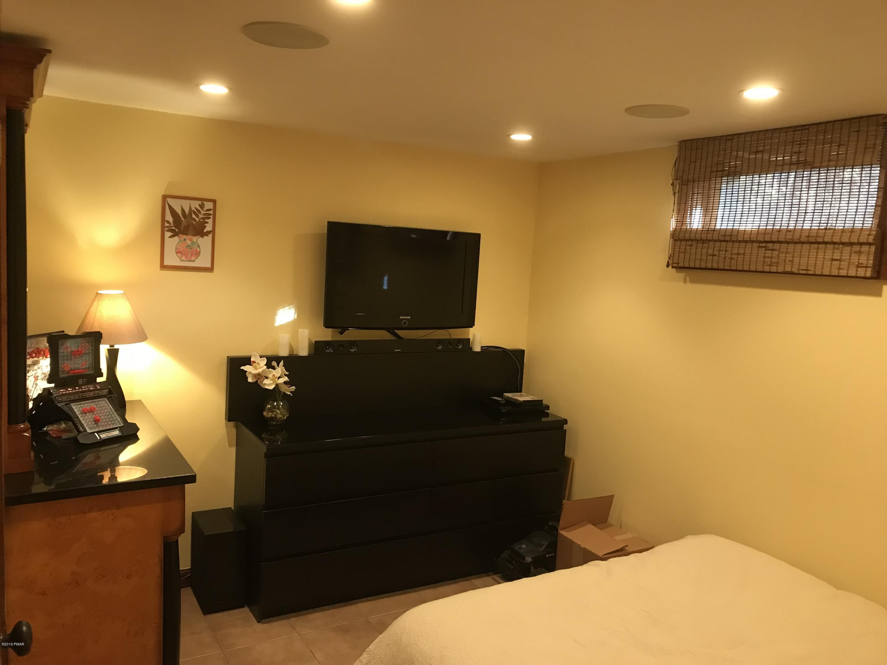 114 Mountain View Road Greeley, PA 18425 - Photo 23 of 27