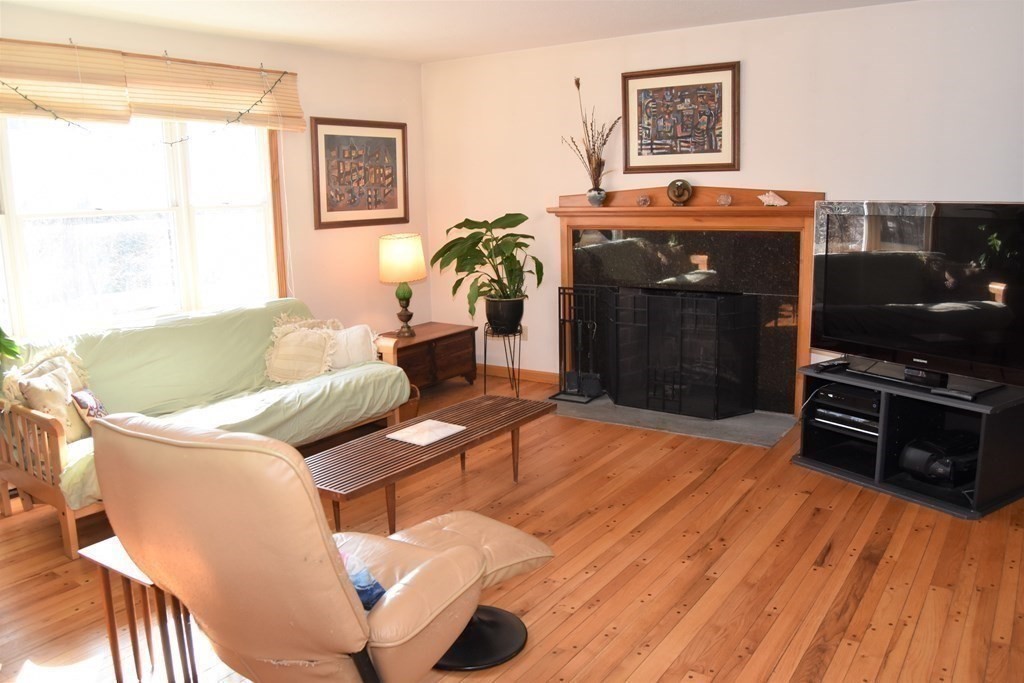 115 Sand Hill Road Amherst, MA 01002 - Photo 5 of 42 Gallery Image 5