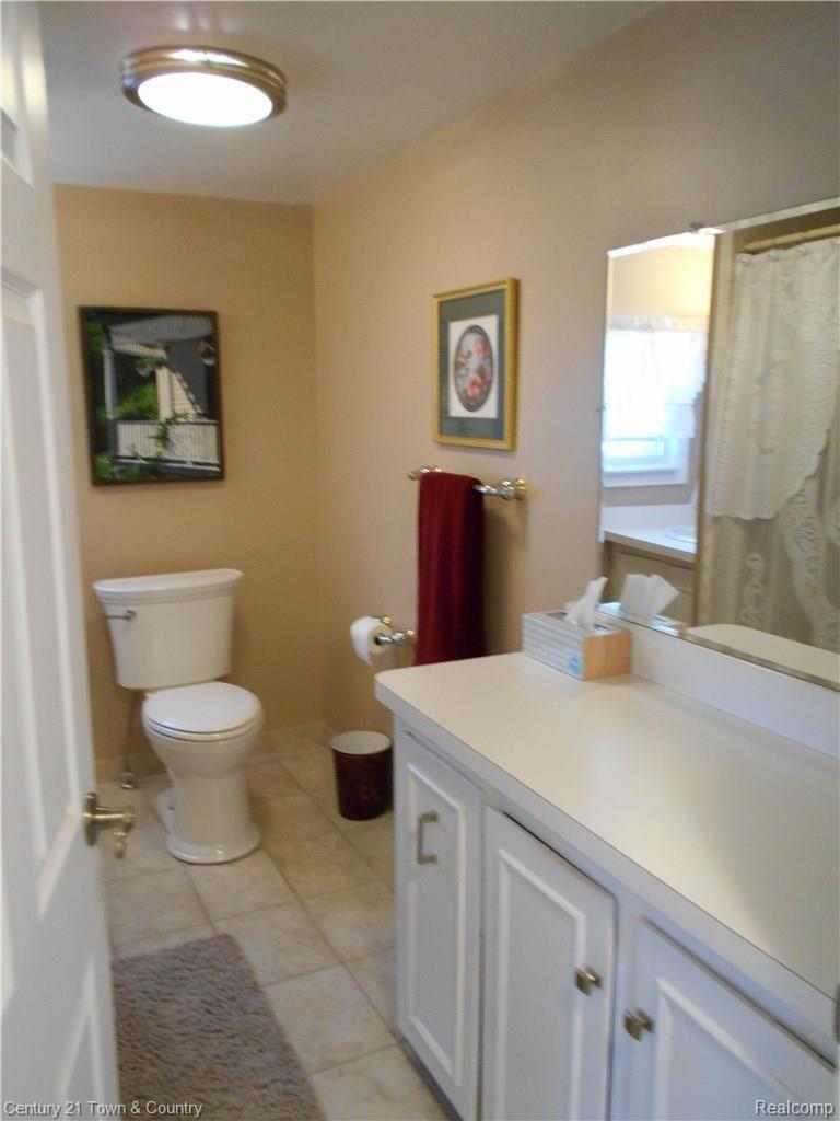 3210 Lexington Road Waterford, MI 48328 - Photo 17 of 39 Another view