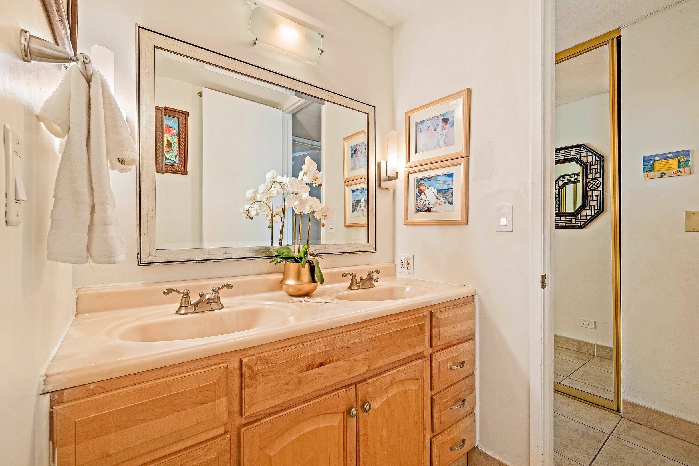 3543 Lower Honoapiilani Road, Unit H201 Lahaina, HI 96761 - Photo 19 of 31 a bathroom with a sink and a mirror