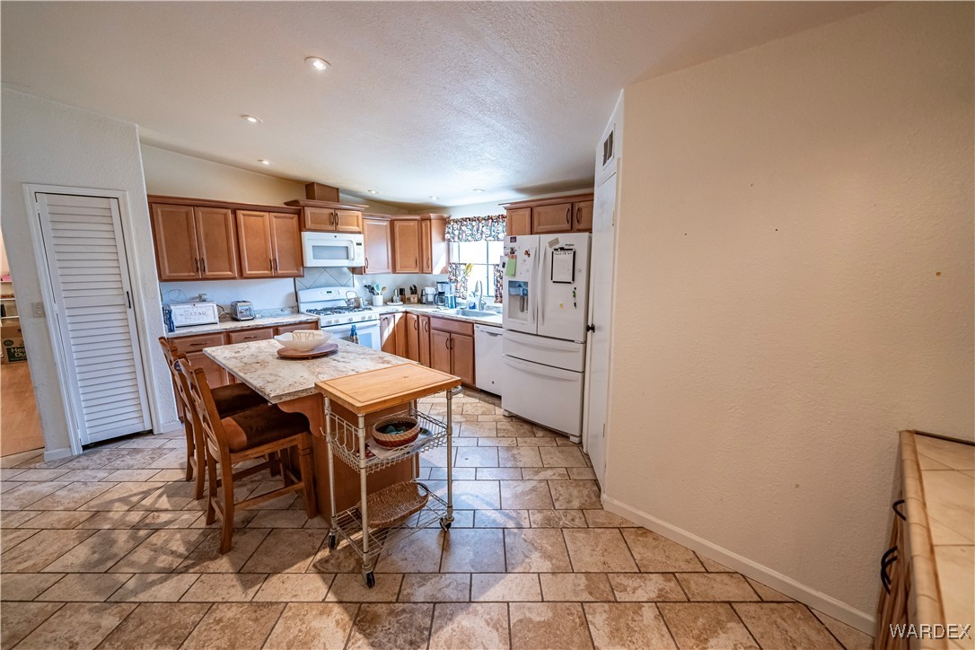 3035 McConnico Road Golden Valley, AZ 86413 - Photo 11 of 50 Kitchen