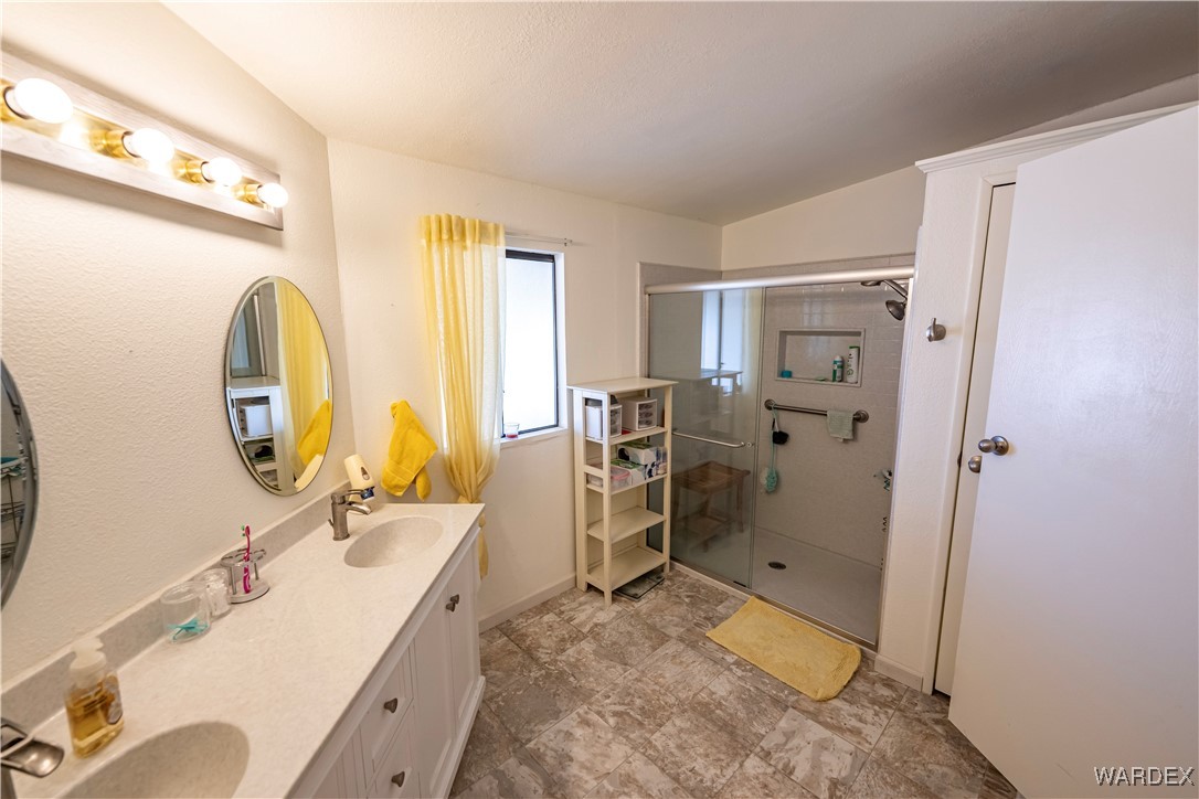 3035 McConnico Road Golden Valley, AZ 86413 - Photo 21 of 50 Master Bathroom