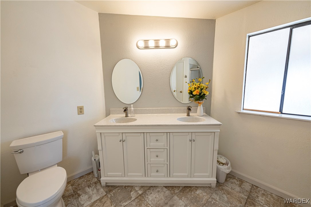 3035 McConnico Road Golden Valley, AZ 86413 - Photo 24 of 50 Master Bathroom