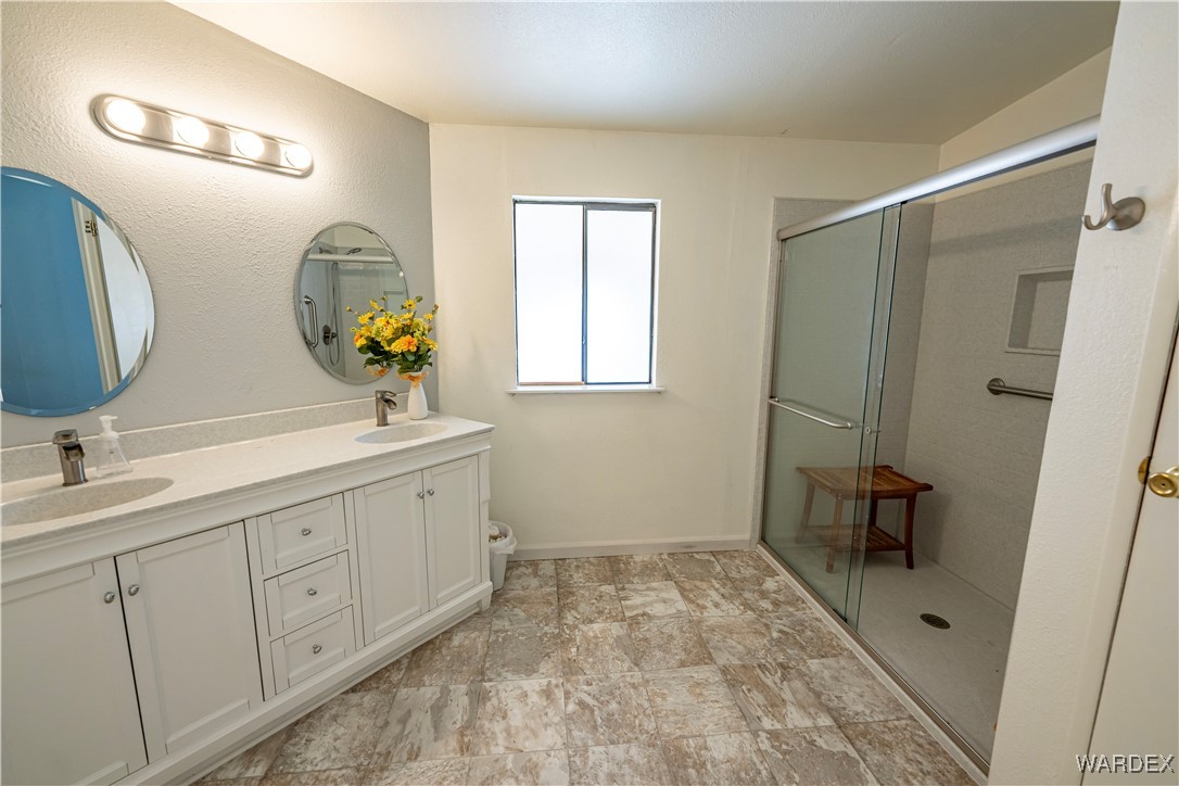 3035 McConnico Road Golden Valley, AZ 86413 - Photo 25 of 50 Master Bathroom
