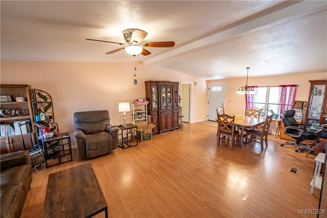 3035 McConnico Road Golden Valley, AZ 86413 - Photo 8 of 50 Living Room