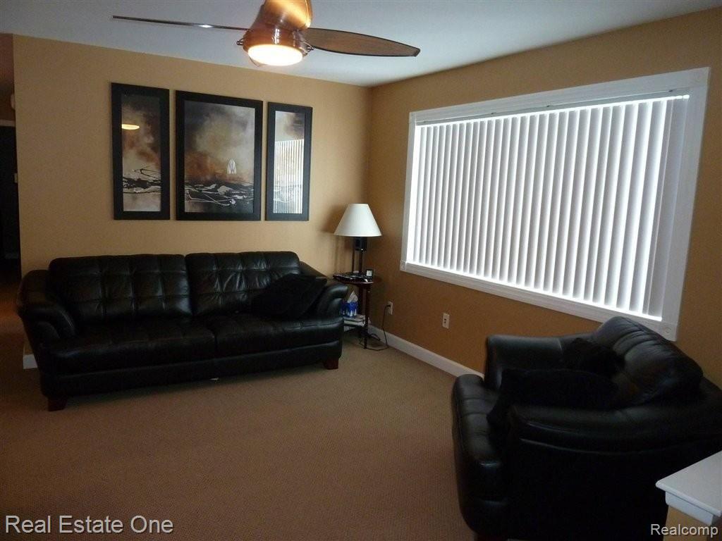 11240 Erdmann Road Sterling Heights, MI 48314 - Photo 9 of 9 P1050767.JPG