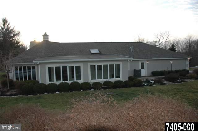 341 Country Club Road Abbottstown, PA 17301 - Photo 2 of 21