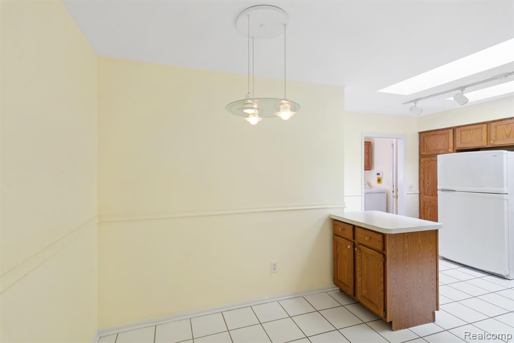 23033 Farmington Road Farmington, MI 48336 - Photo 12 of 35 Gallery Image 12