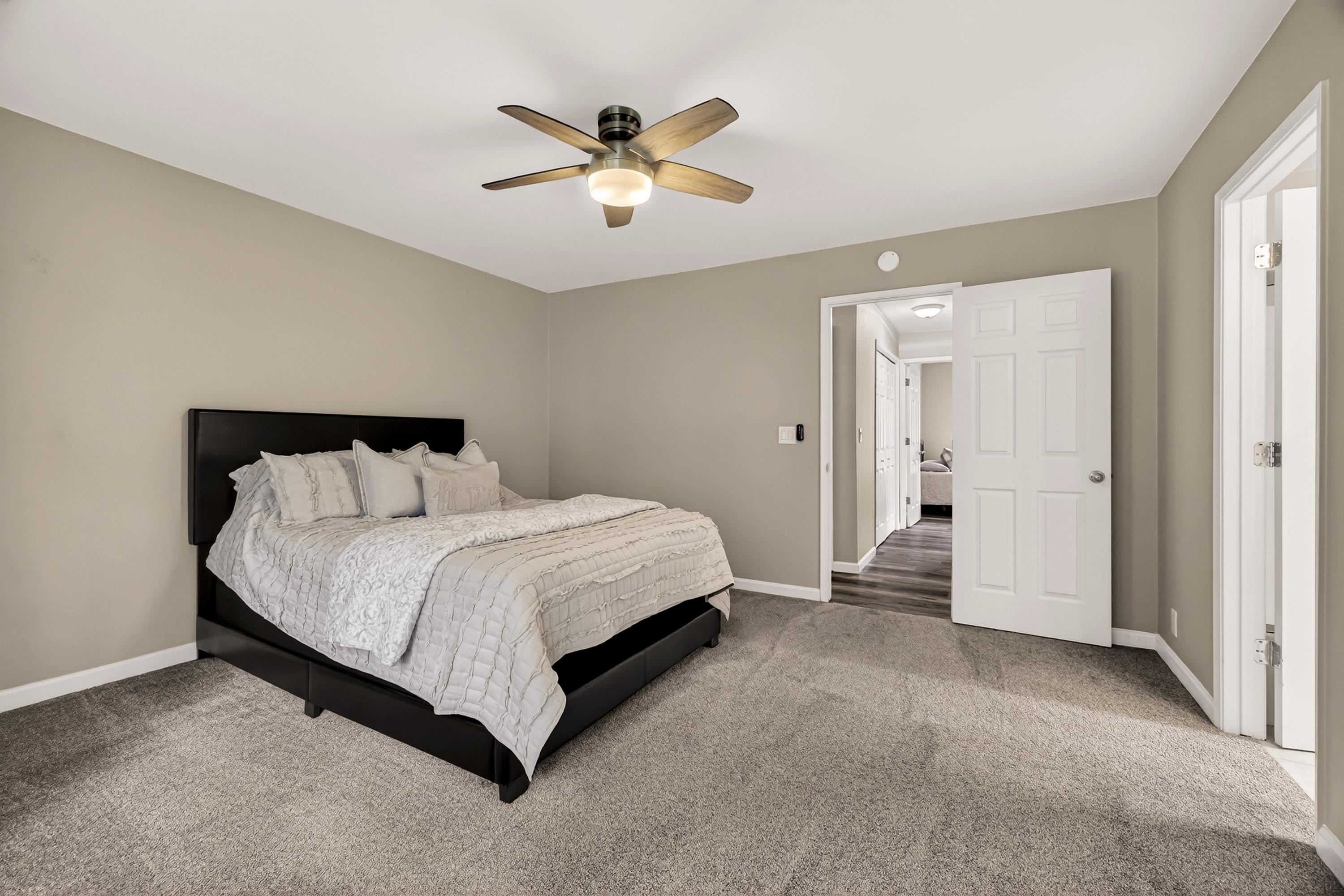 811 Golf Club Road Lake Almanor, CA 96137 - Photo 18 of 42 a spacious bedroom with a bed and a ceiling fan