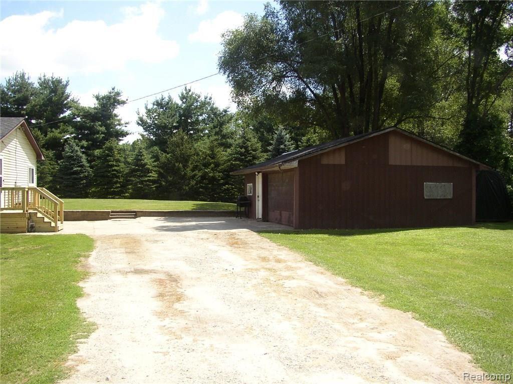 1448 North Maple Leaf Road Lapeer, MI 48446 - Photo 13 of 45 P7170052.JPG