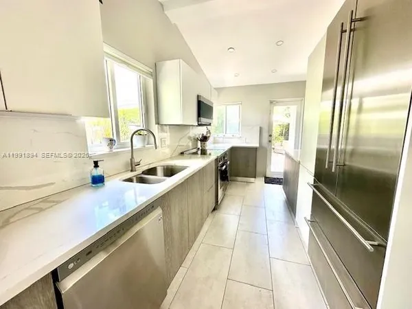 $4,300 | 2675 Northeast 8th Street, Unit 2675, Pompano Beach, FL 33062