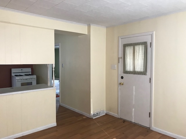265 20th Place Clinton, IA 52732 - Photo 2 of 15 Gallery Image 2
