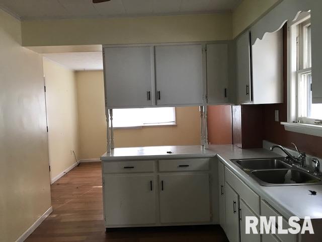 265 20th Place Clinton, IA 52732 - Photo 3 of 15 Gallery Image 3
